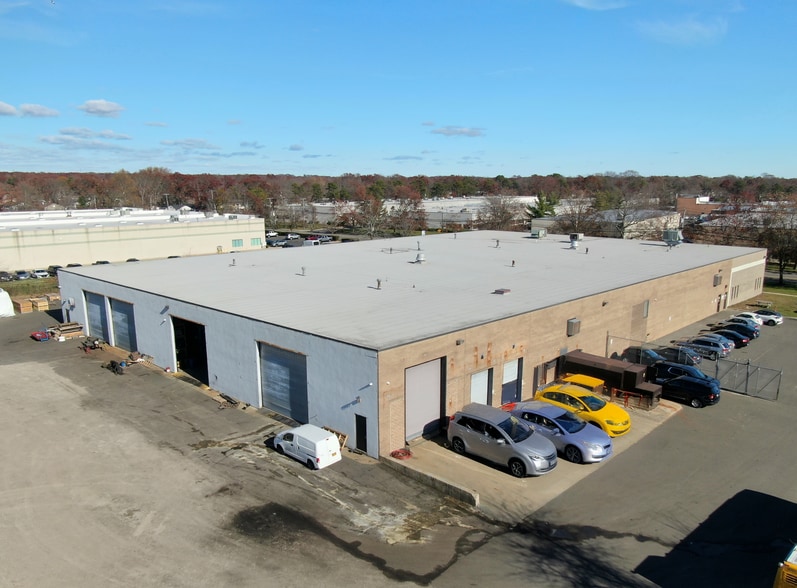 2150 Fifth Ave, Ronkonkoma, NY for lease - Building Photo - Image 3 of 4