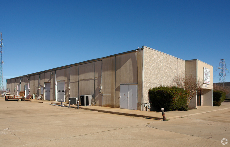 6232 Southwest Pky, Wichita Falls, TX for lease - Building Photo - Image 2 of 6