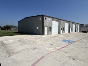 299 Navarro Dr, Seguin, TX for lease Building Photo- Image 1 of 12