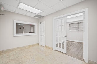 960 W 41st St, Miami Beach, FL for lease Interior Photo- Image 2 of 19