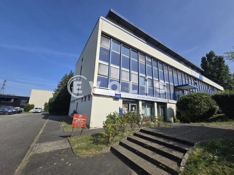 Office in Palaiseau for lease - Building Photo - Image 2 of 8