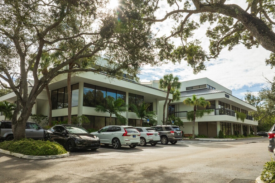 11000 Prosperity Farms Rd, Palm Beach Gardens, FL for lease - Building Photo - Image 2 of 5