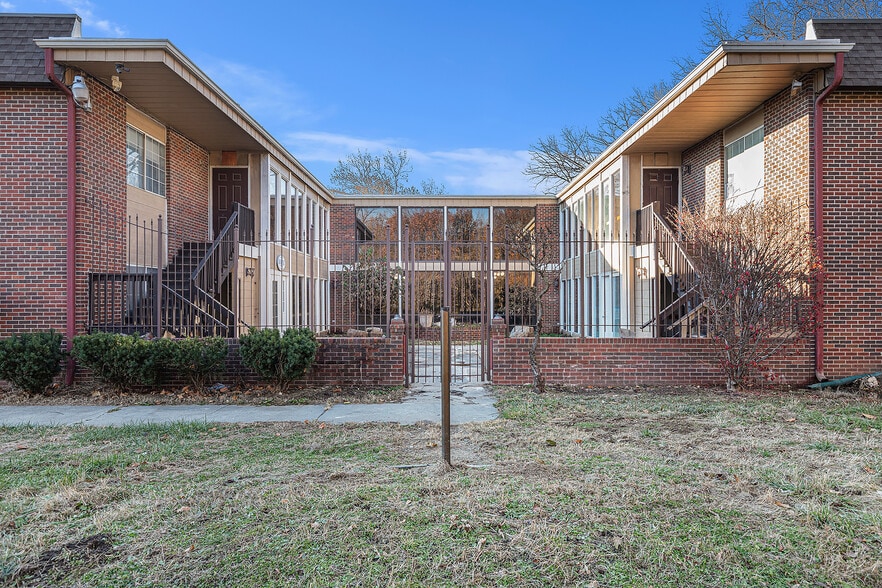 6016 Leavenworth Rd, Kansas City, KS for sale - Building Photo - Image 2 of 23