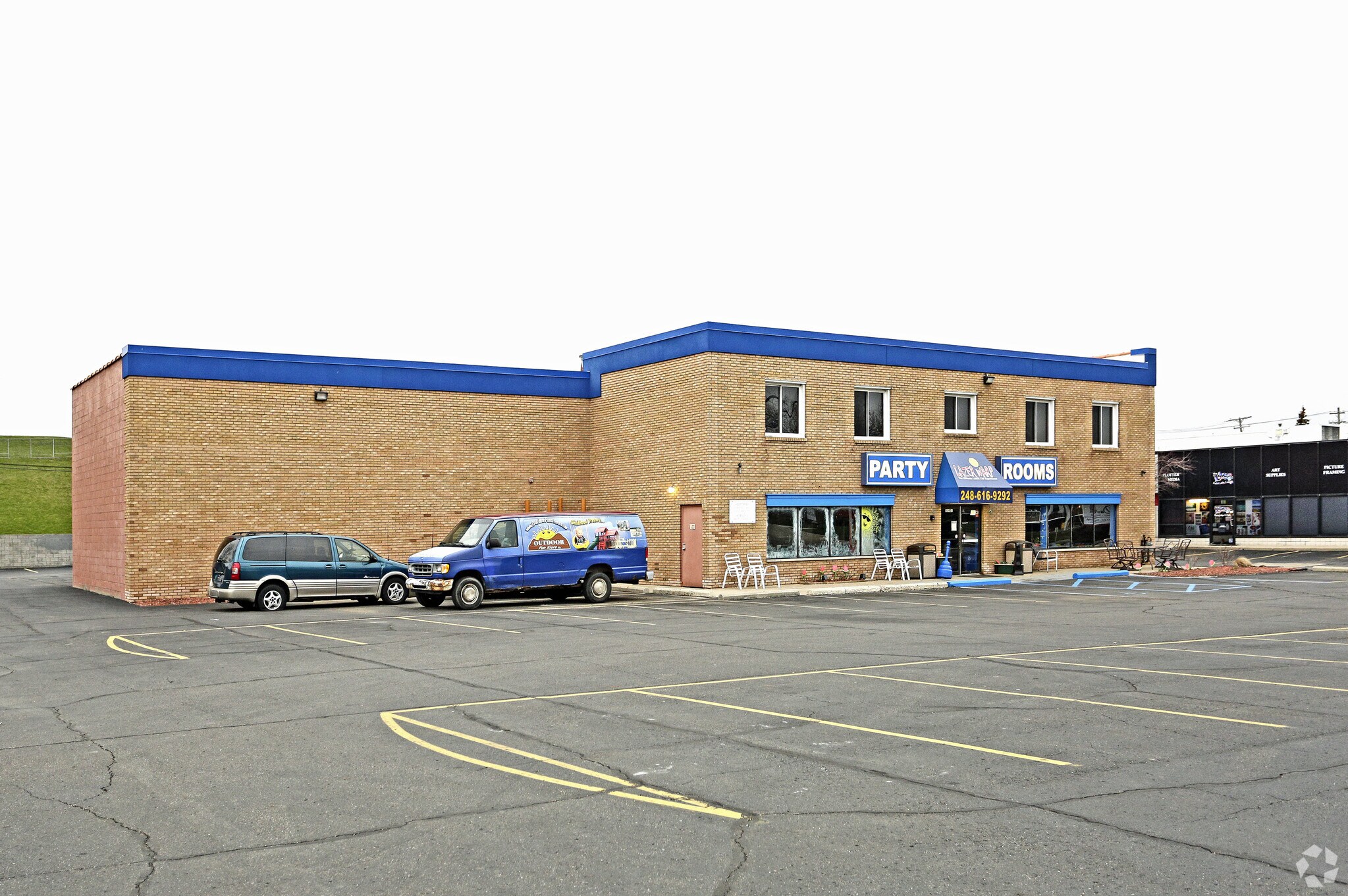 31401 John R Rd, Madison Heights, MI for sale Primary Photo- Image 1 of 1