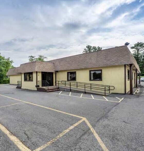 81 Turnpike Rd, Ipswich, MA 01938