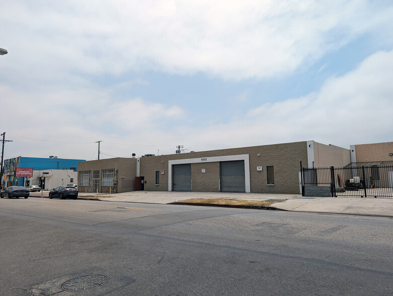 10922-10926 Burbank Blvd, North Hollywood, CA for lease - Building Photo - Image 1 of 9