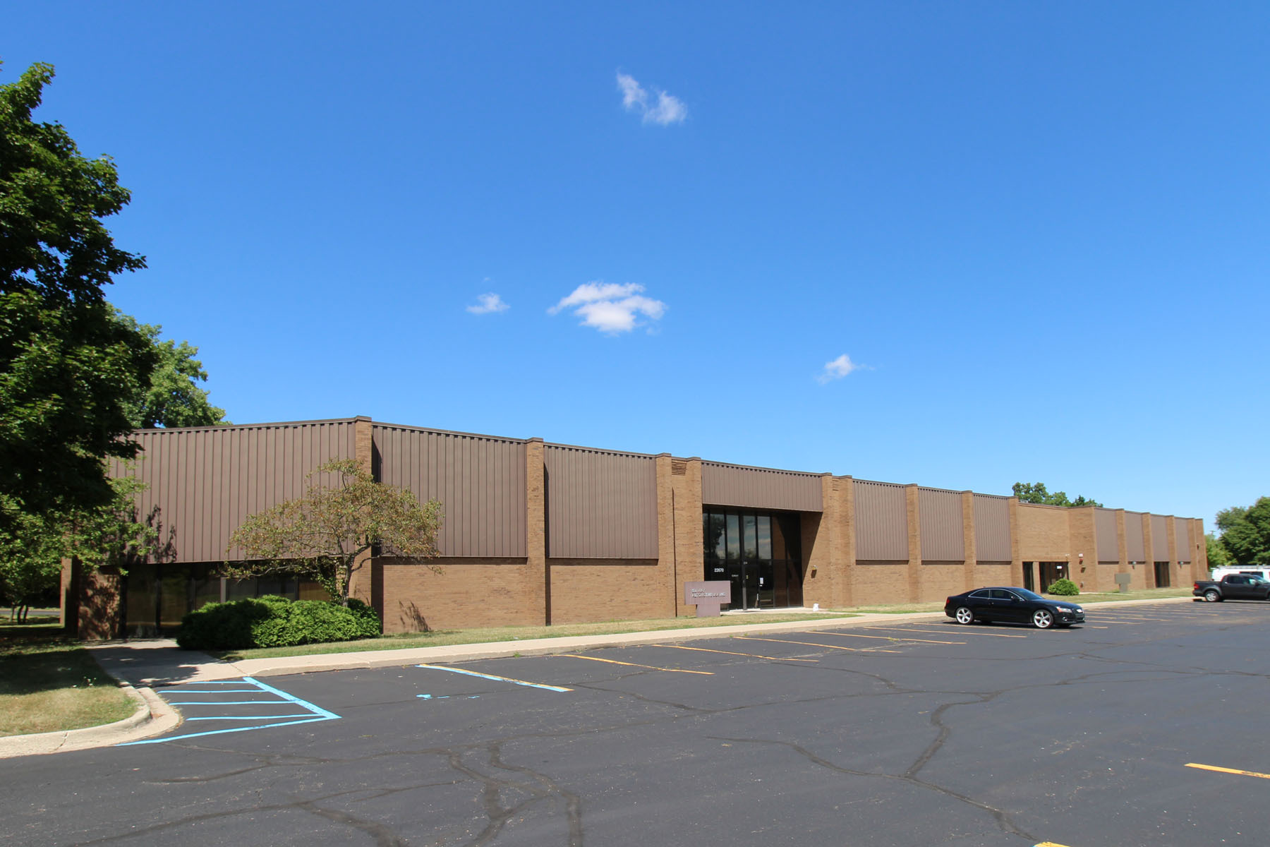 22650-22670 Heslip Dr, Novi, MI for sale Building Photo- Image 1 of 1