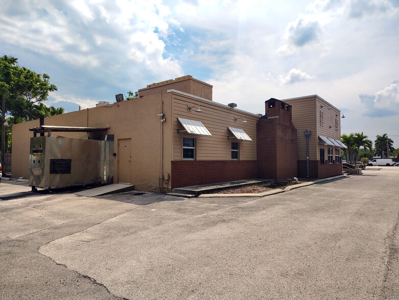 1961 SE Federal Hwy, Stuart, FL for lease - Building Photo - Image 3 of 6