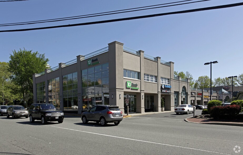 250 Great Neck Rd, Great Neck, NY 11021