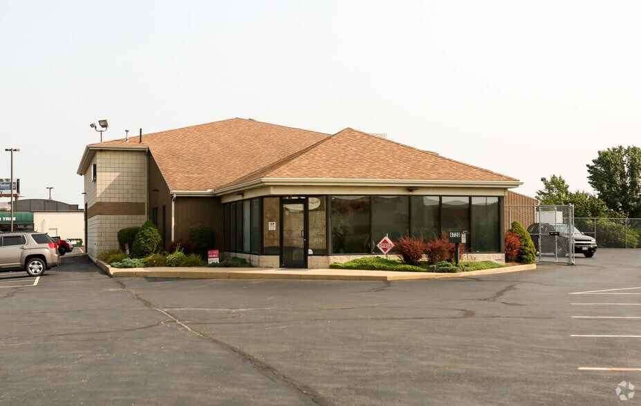 4720 Everhard Rd NW, Canton, OH 44718