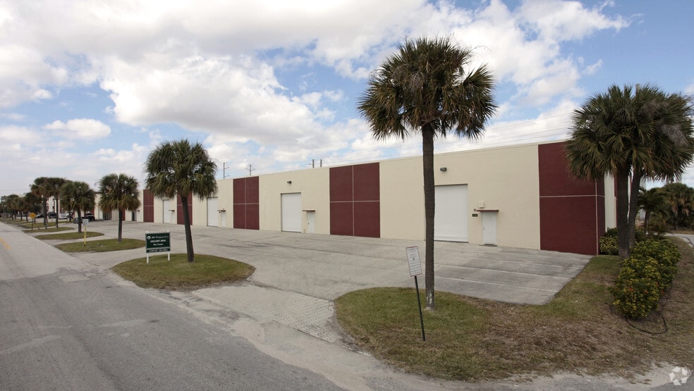 1307 Hill Ave, Mangonia Park, FL for sale - Building Photo - Image 2 of 14