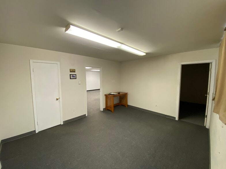 180 Sunny Valley Rd, New Milford, CT for lease - Interior Photo - Image 3 of 21