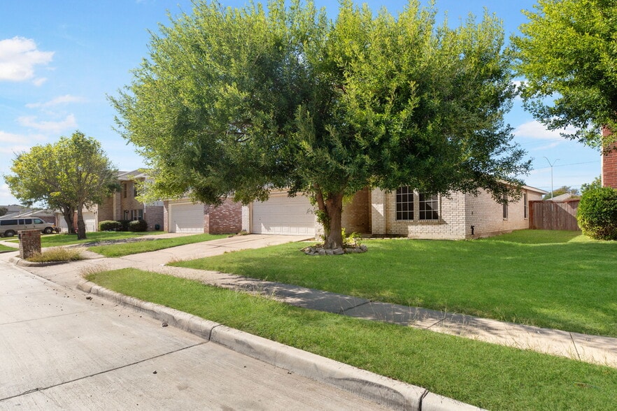 8704 Hunters Creek Dr, Fort Worth, TX for sale - Building Photo - Image 3 of 3
