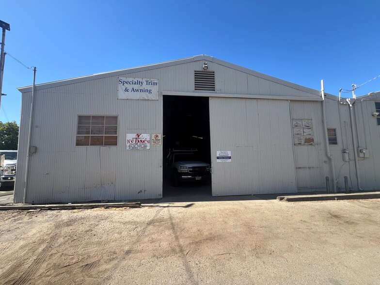 712 17th St, Bakersfield, CA for sale - Building Photo - Image 2 of 6