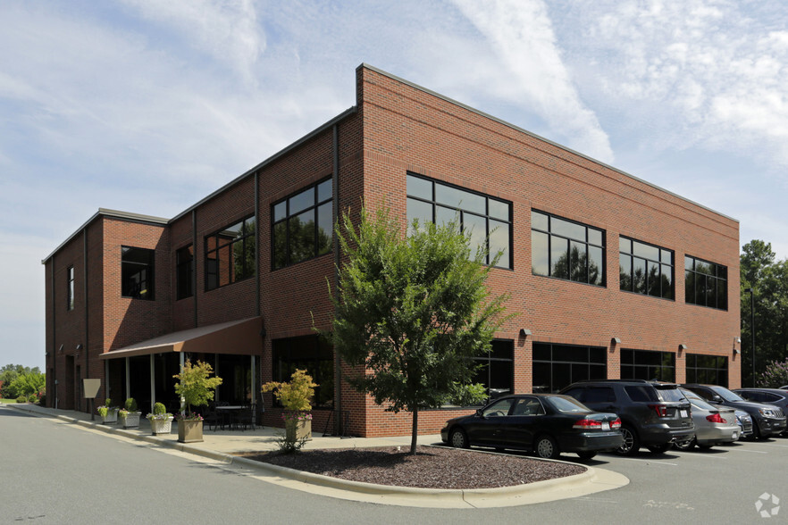 2910 Sumner Blvd, Raleigh, NC for lease - Building Photo - Image 3 of 9