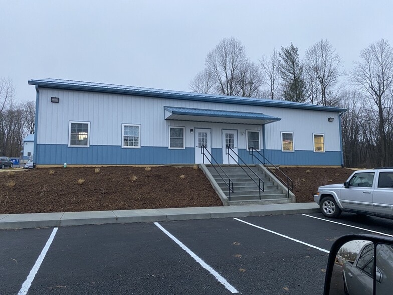 3137 N Westbury Village Dr, Bloomington, IN for lease - Building Photo - Image 1 of 6