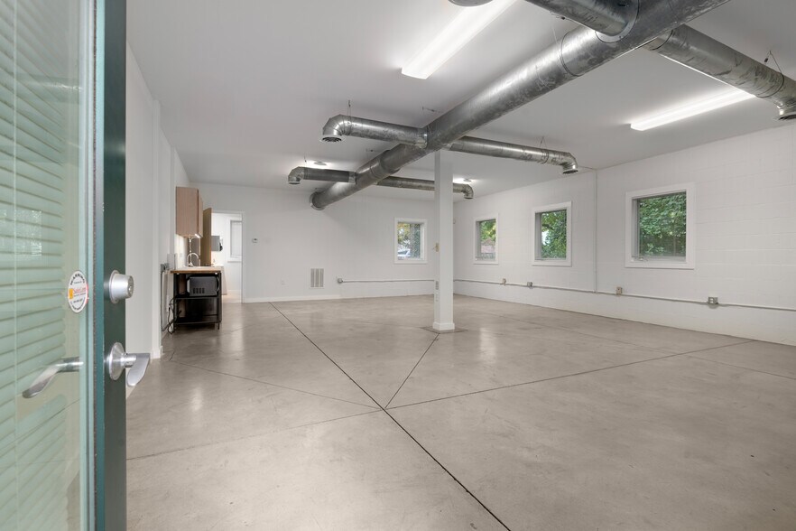 2035 Manchester St NE, Atlanta, GA for lease - Interior Photo - Image 3 of 28