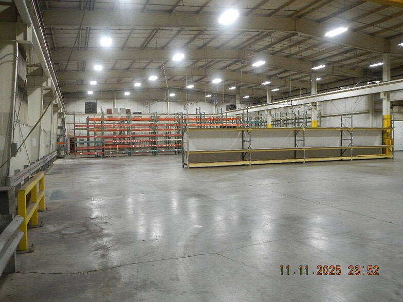 2111 W Thompson Rd, Fenton, MI for lease - Building Photo - Image 3 of 19