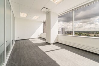 1225 Rue Saint-Charles O, Longueuil, QC for lease Interior Photo- Image 2 of 3