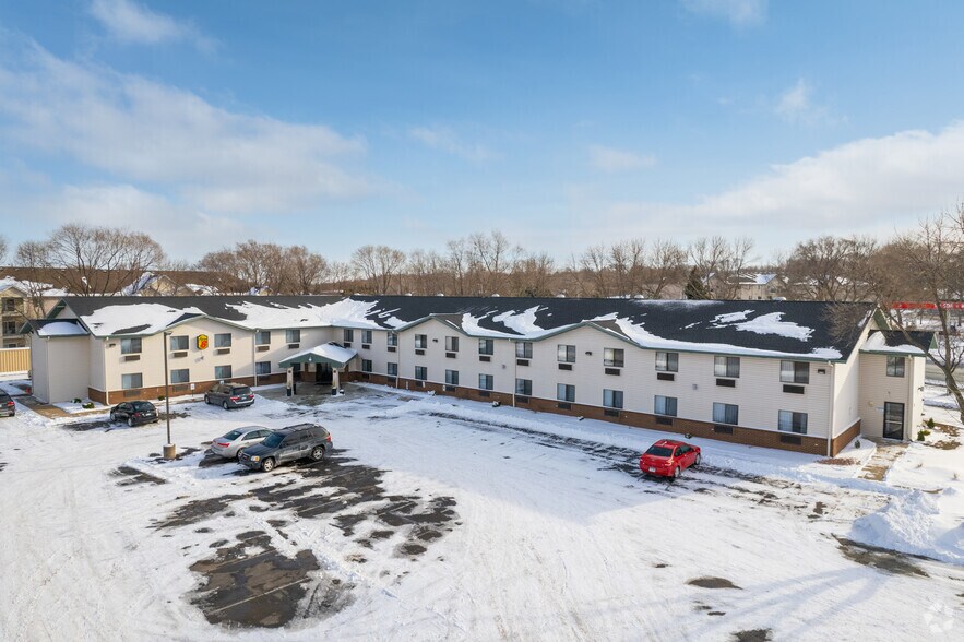 581 Marschall Rd S, Shakopee, MN for sale - Primary Photo - Image 1 of 1