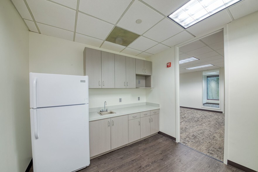 2970 Clairmont Rd NE, Atlanta, GA for lease - Interior Photo - Image 2 of 42