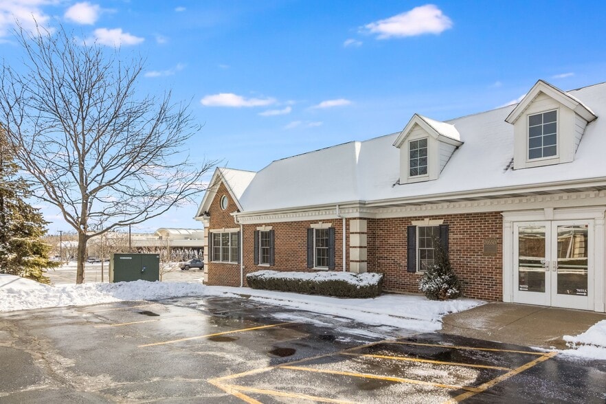 7055 Veterans Blvd, Burr Ridge, IL for sale - Building Photo - Image 2 of 2