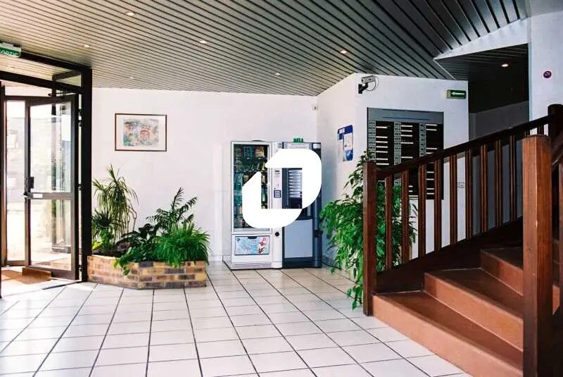 Office in SAINT-OUEN-L'AUMONE for lease - Lobby - Image 3 of 7