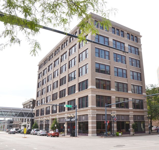 411 3rd St SE, Cedar Rapids, IA for sale - Primary Photo - Image 1 of 1