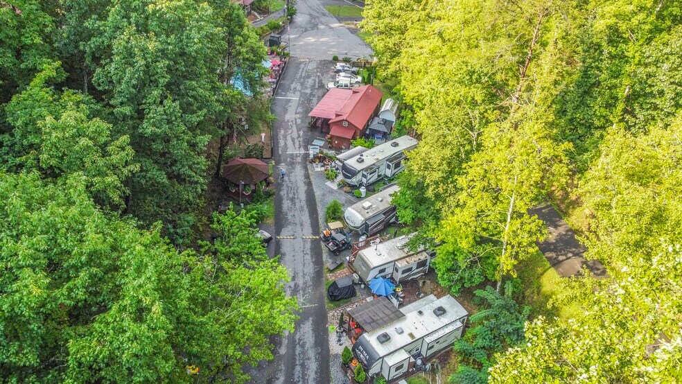 251 Spring Valley Rd, Pigeon Forge, TN for sale - Building Photo - Image 2 of 53