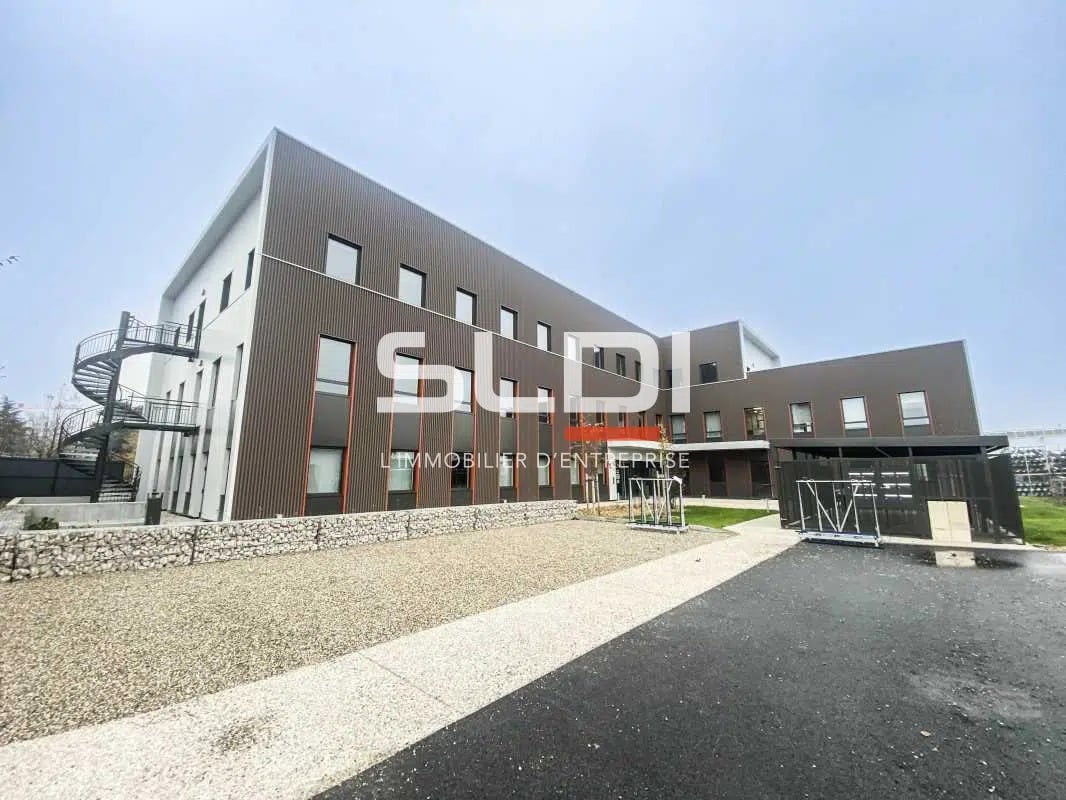 Office in Montluel for lease Building Photo- Image 1 of 15