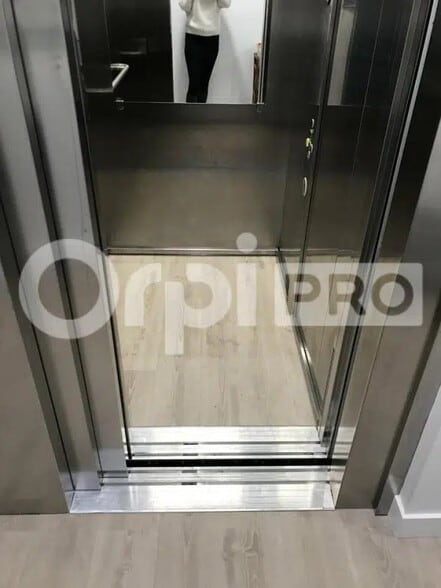 Office in Saint-Junien for lease - Interior Photo - Image 3 of 5