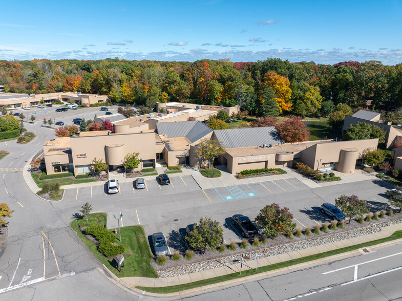 31390-31396 Northwestern Hwy, Farmington Hills, MI for lease - Building Photo - Image 1 of 1