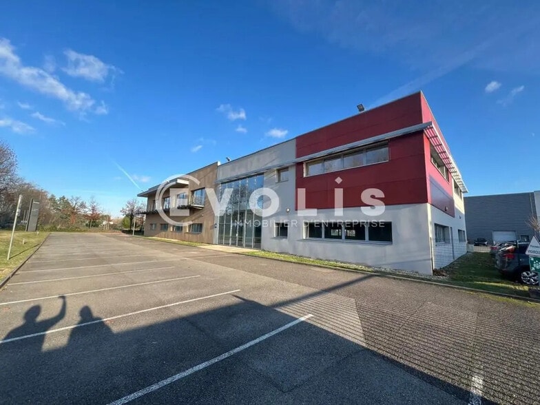 50 Rue Jean Zay, Saint-Priest for lease - Building Photo - Image 1 of 82