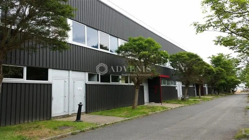 Industrial in Coignières for lease - Building Photo - Image 2 of 5