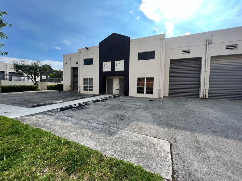 2536 W 78th St, Hialeah, FL for sale - Building Photo - Image 1 of 1