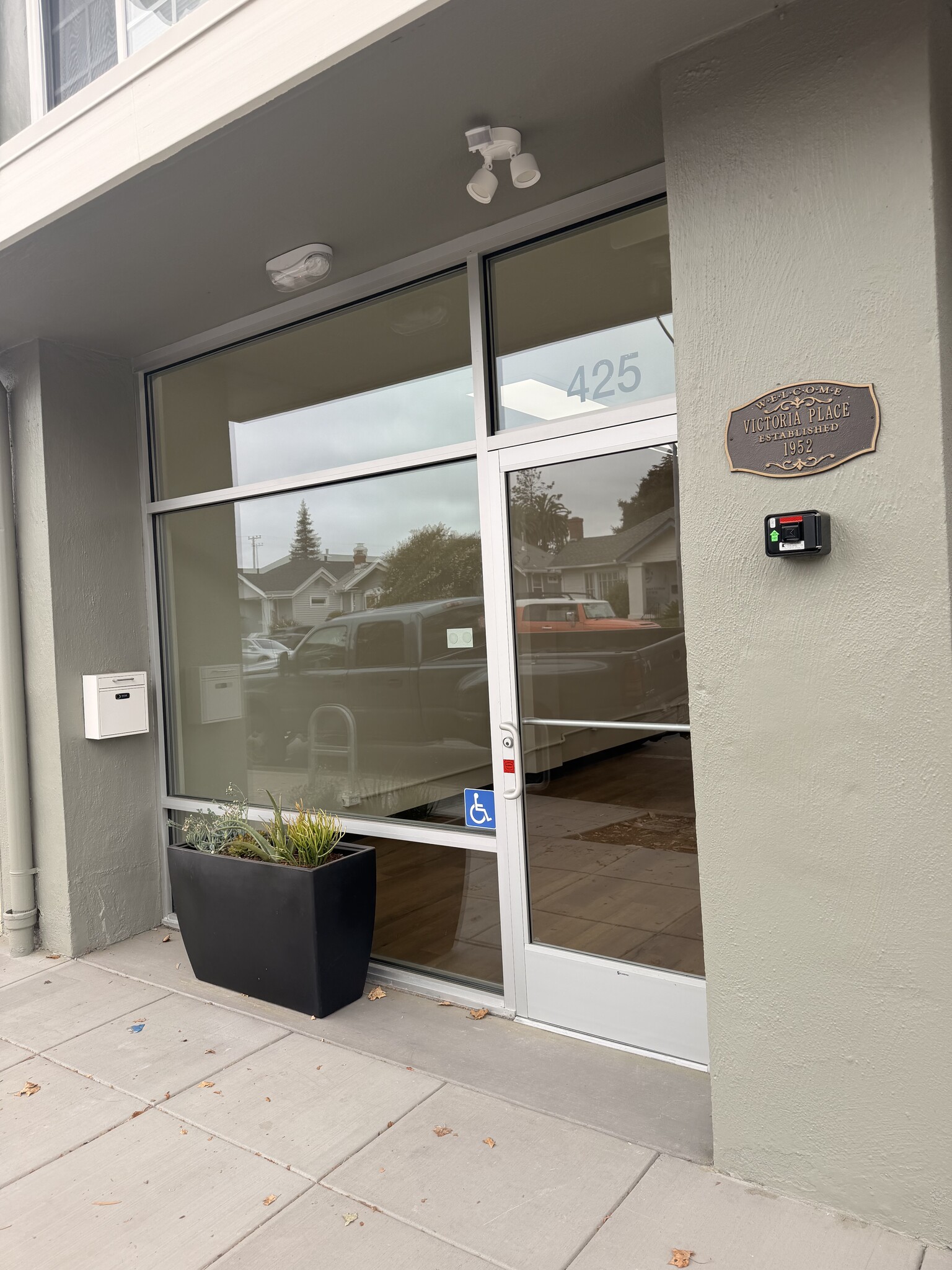 423-425 Bancroft Ave, San Leandro, CA for lease Interior Photo- Image 1 of 15