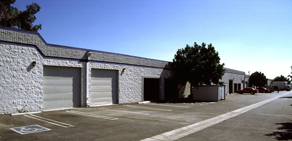 7647 Hayvenhurst Ave, Van Nuys, CA for lease - Building Photo - Image 2 of 2