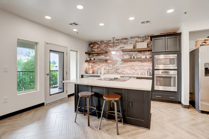 6544 Greatwood Pky, Sugar Land, TX for lease - Interior Photo - Image 3 of 21
