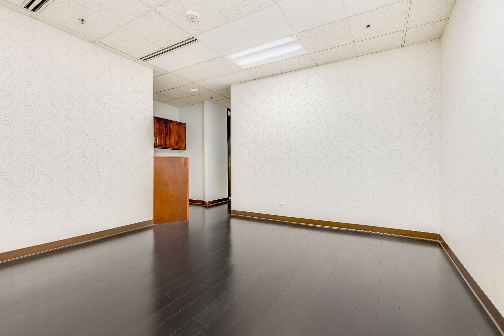 2155 Kalakaua Ave, Honolulu, HI for lease Interior Photo- Image 1 of 4