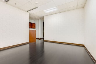 2155 Kalakaua Ave, Honolulu, HI for lease Interior Photo- Image 1 of 4