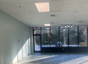 200 Great Rd, Bedford, MA for lease Interior Photo- Image 2 of 13