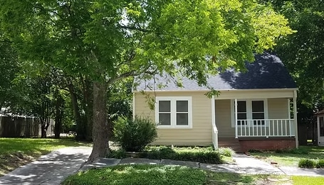 7 Properties for Sale in Huntsville, TX portfolio of 7 properties for sale on LoopNet.com - Primary Photo - Image 2 of 7