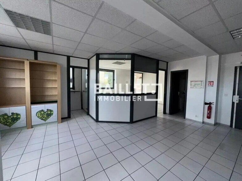 Office in Grasse for lease - Interior Photo - Image 3 of 11