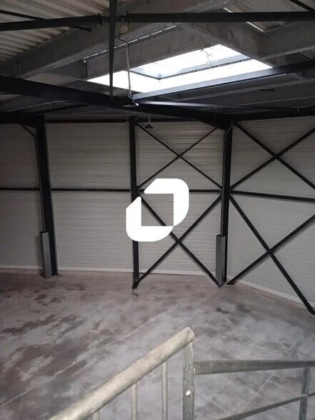 Flex in Saint-Herblain for lease - Interior Photo - Image 2 of 10