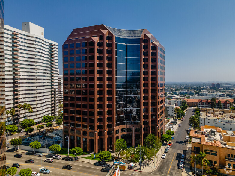 11766 Wilshire Blvd, Los Angeles, CA for lease - Primary Photo - Image 1 of 14