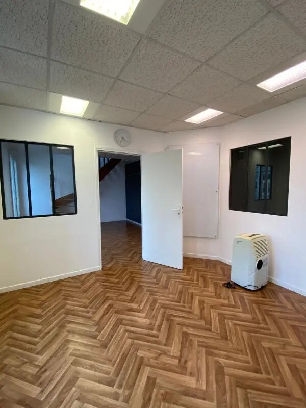 Office in Joinville-le-Pont for lease Building Photo- Image 1 of 8