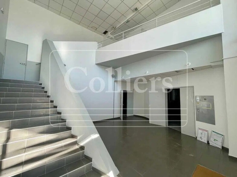 206 Bis Boulevard De Plombieres, Marseille for lease - Interior Photo - Image 2 of 12