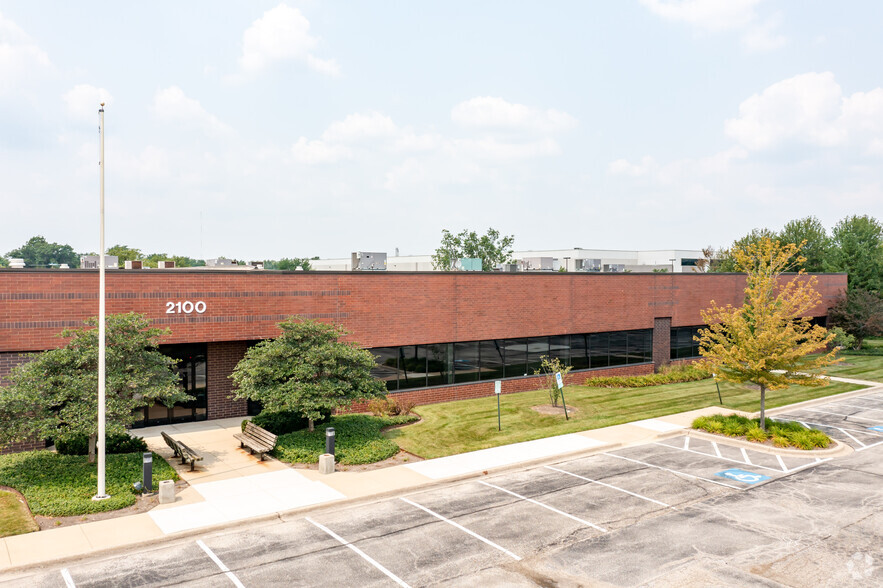 2100 Corporate Dr, Addison, IL for lease - Building Photo - Image 1 of 8