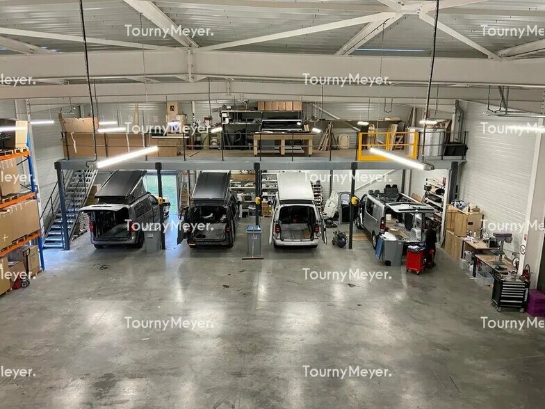 Flex in LES SORINIÈRES for lease - Interior Photo - Image 3 of 6