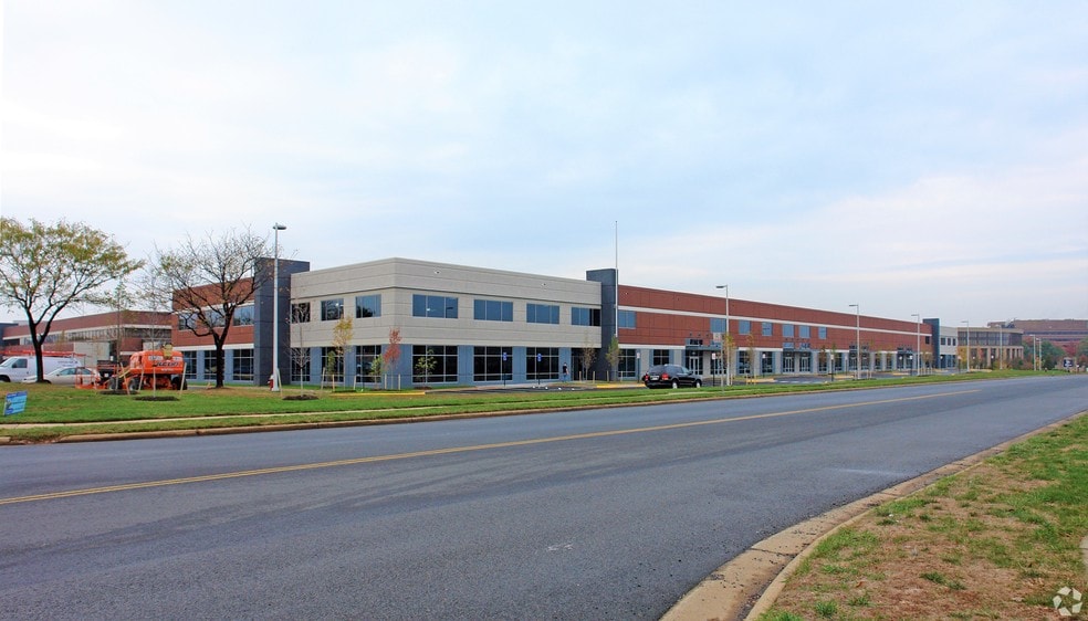 13849 Park Center Rd, Herndon, VA for sale - Building Photo - Image 1 of 1